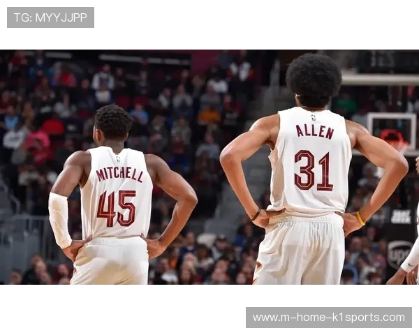 快船主场拉起的防守铁幕 成功限制骑士米切尔与阿伦挡拆效率 快船主场拉起的防守铁幕 成功限制骑士米切尔与阿伦挡拆效率